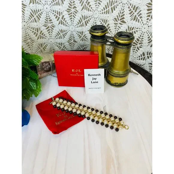 Kenneth Jay Lane Pearl and Gold-tone Bracelet - Picture 3 of 7